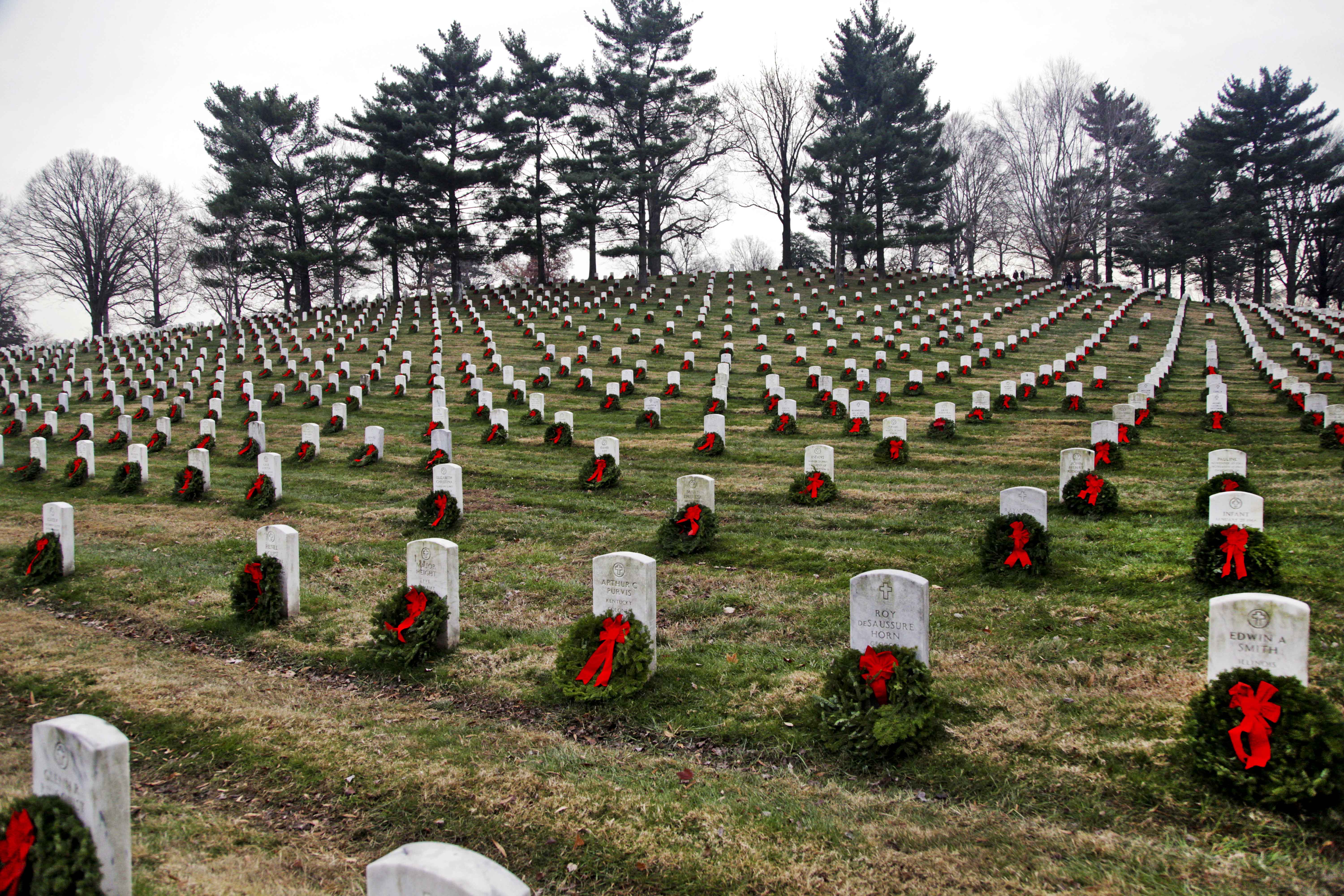 Wreaths Across America graves